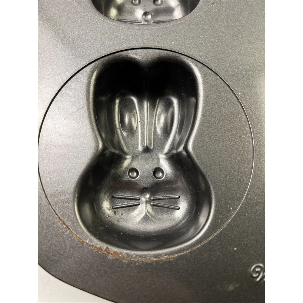 Wilton 3D Easter Baking Pan 6 Bunny's Heads